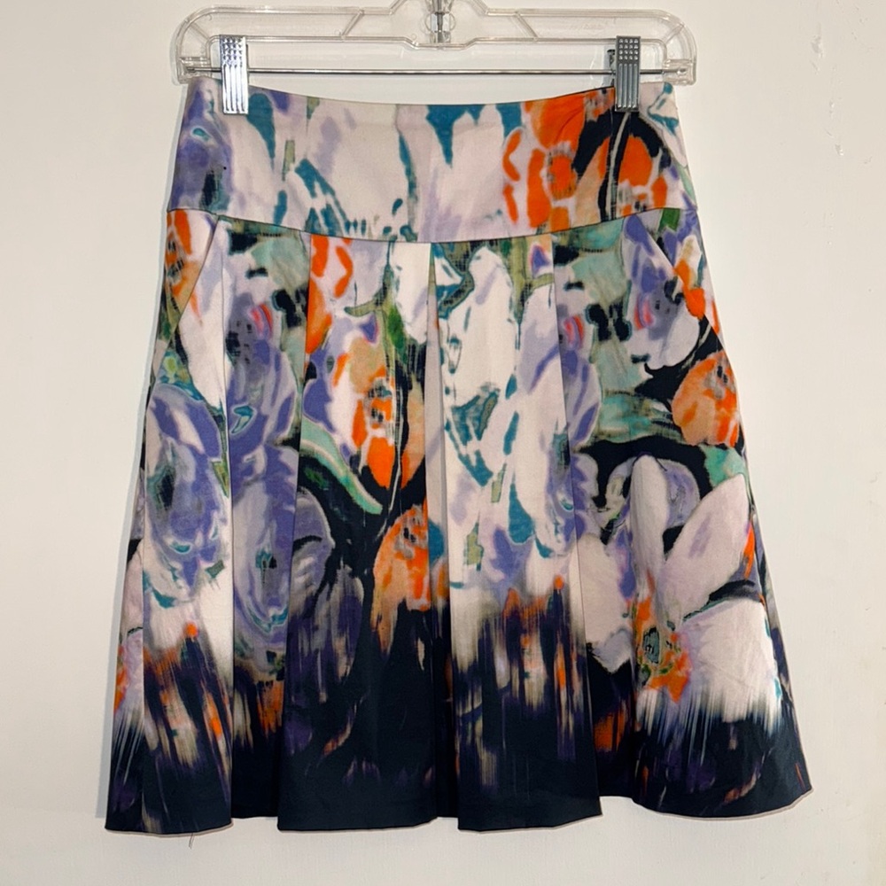 EUC Elie Tahari NORDSTROM White and Blue Knee-Length A-Line Skirt with Pleats